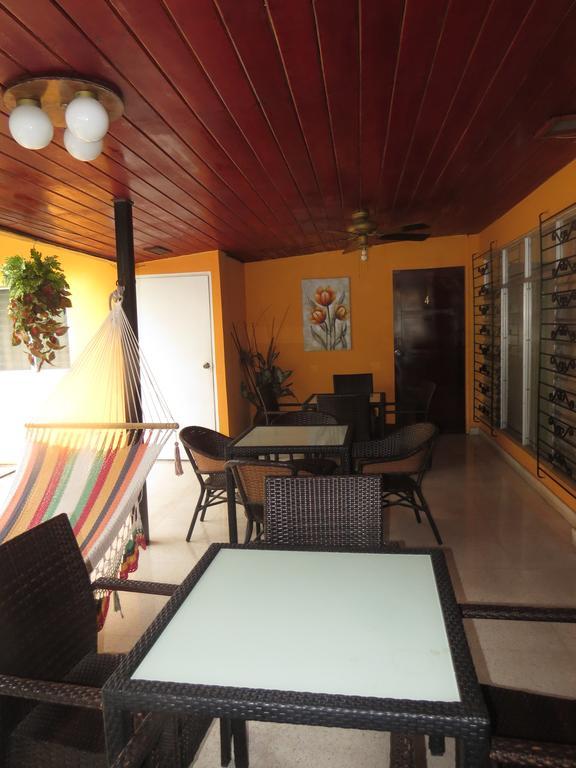 Hostal Cocos Inn Panama City Exteriör bild