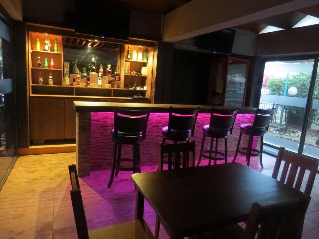 Hostal Cocos Inn Panama City Exteriör bild