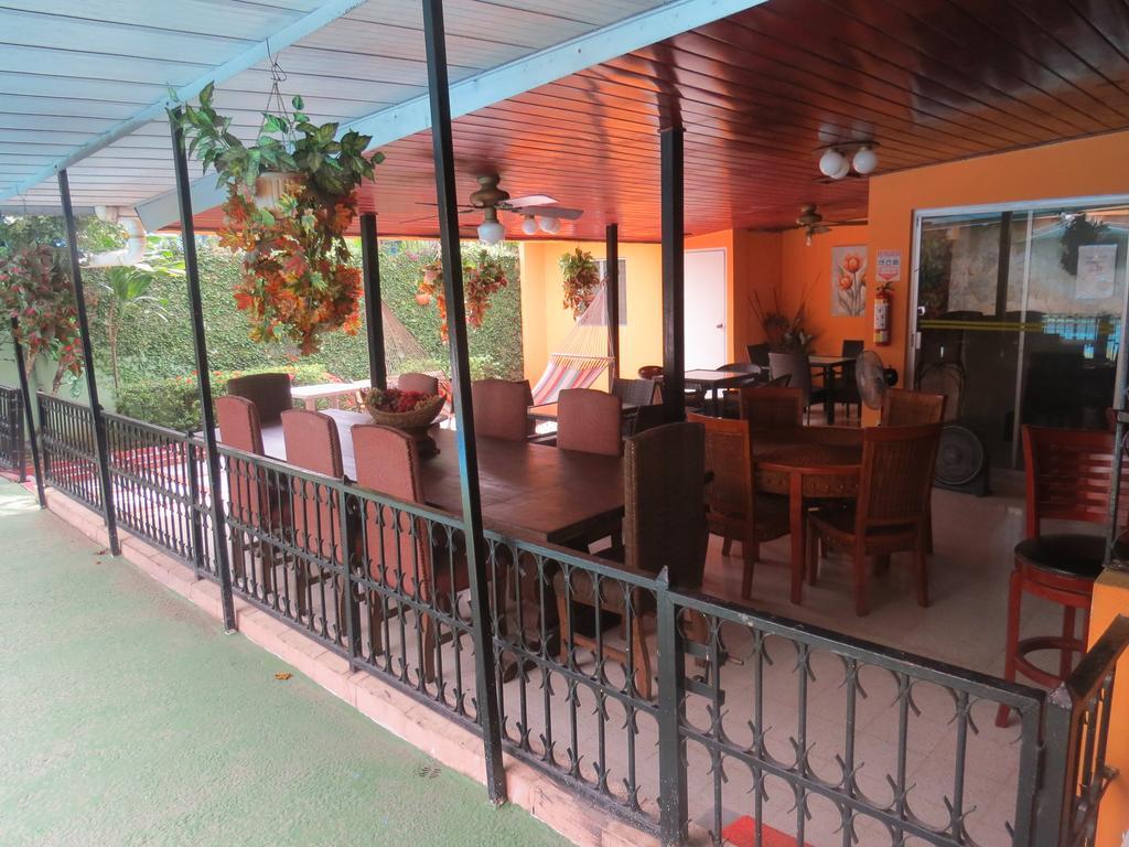 Hostal Cocos Inn Panama City Exteriör bild