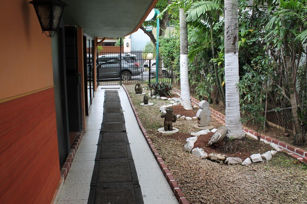 Hostal Cocos Inn Panama City Exteriör bild