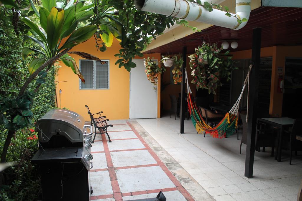 Hostal Cocos Inn Panama City Exteriör bild