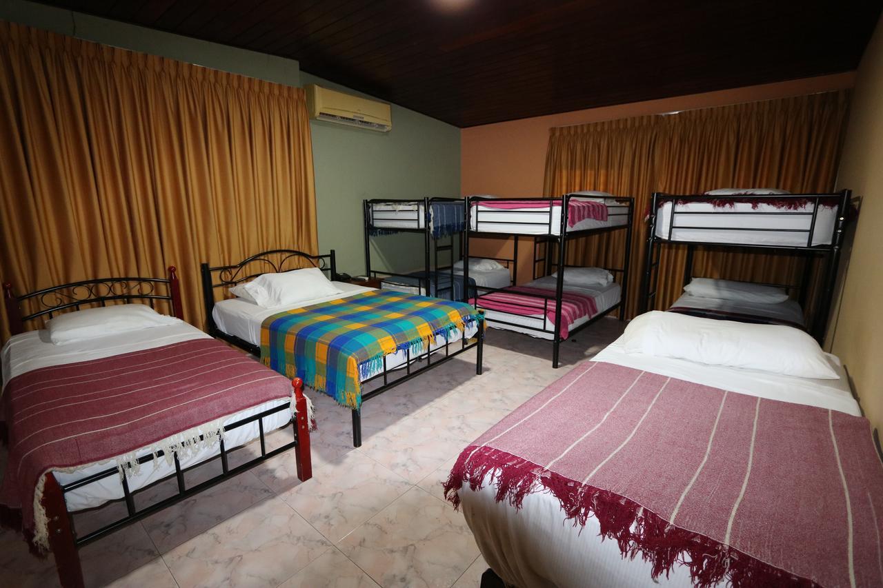 Hostal Cocos Inn Panama City Exteriör bild
