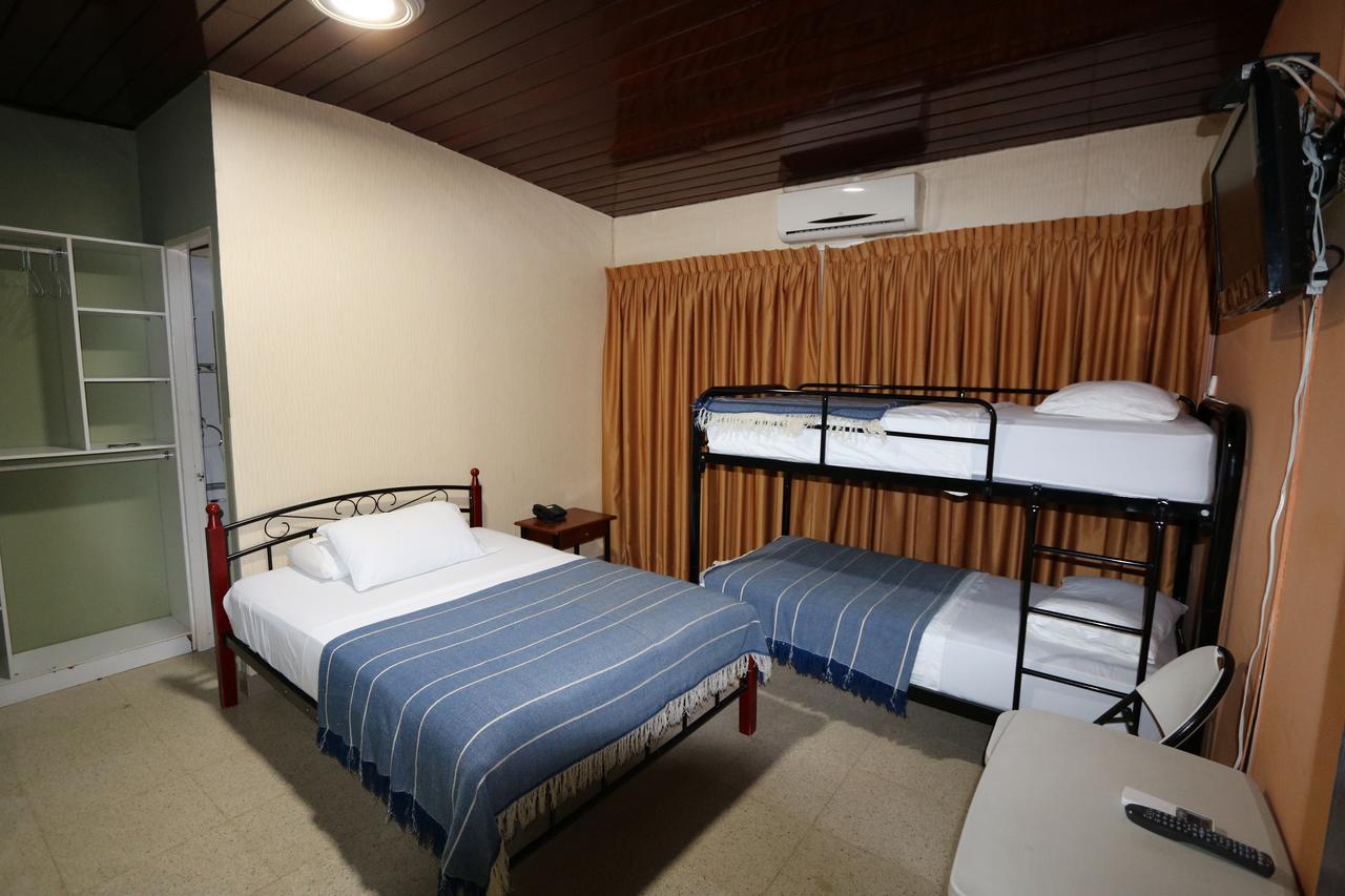 Hostal Cocos Inn Panama City Exteriör bild