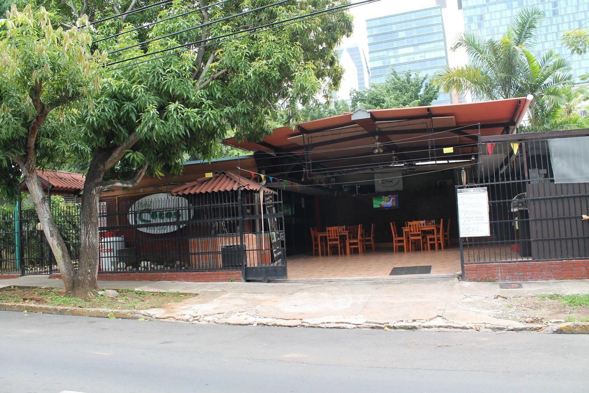 Hostal Cocos Inn Panama City Exteriör bild