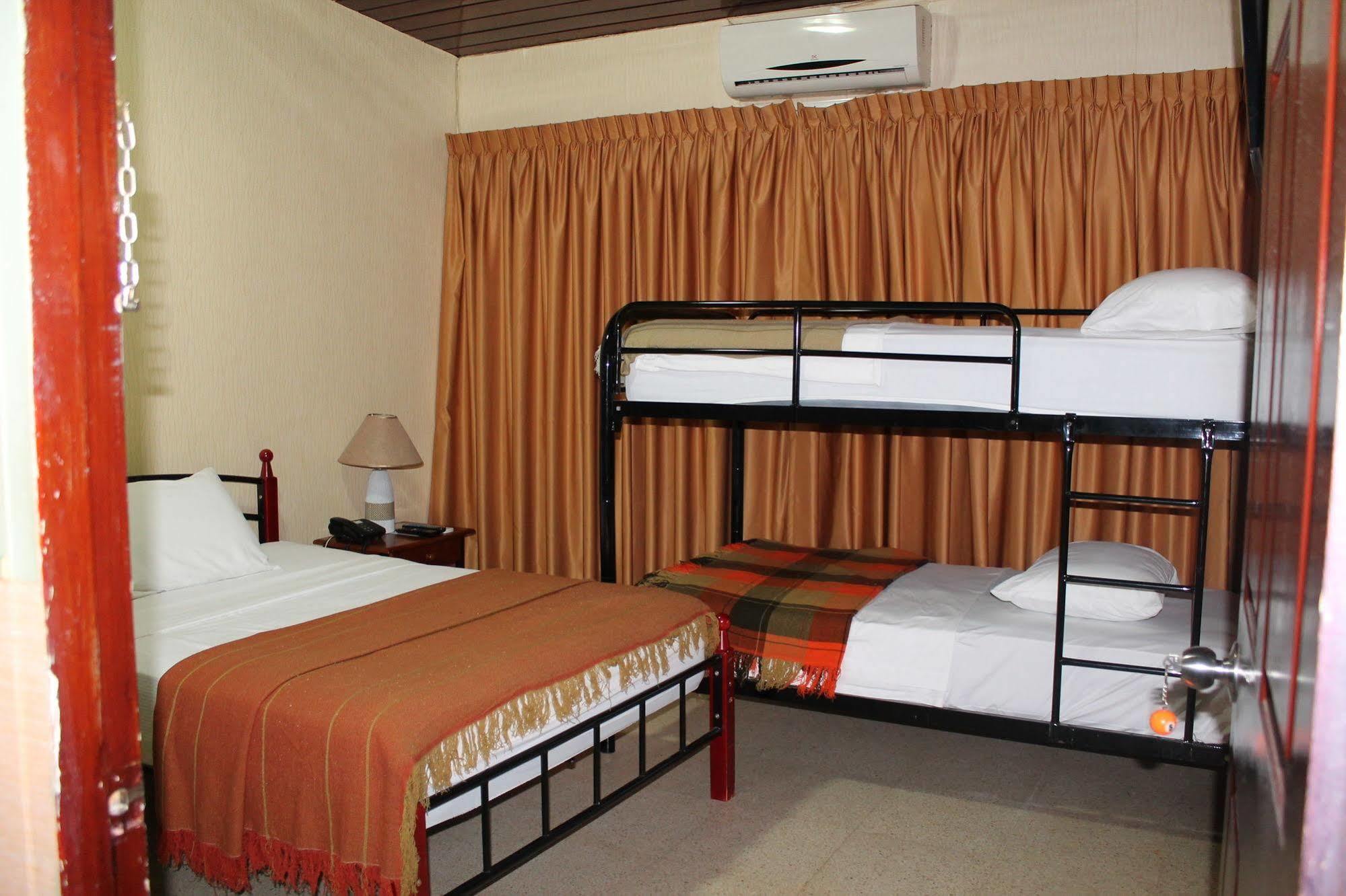 Hostal Cocos Inn Panama City Exteriör bild