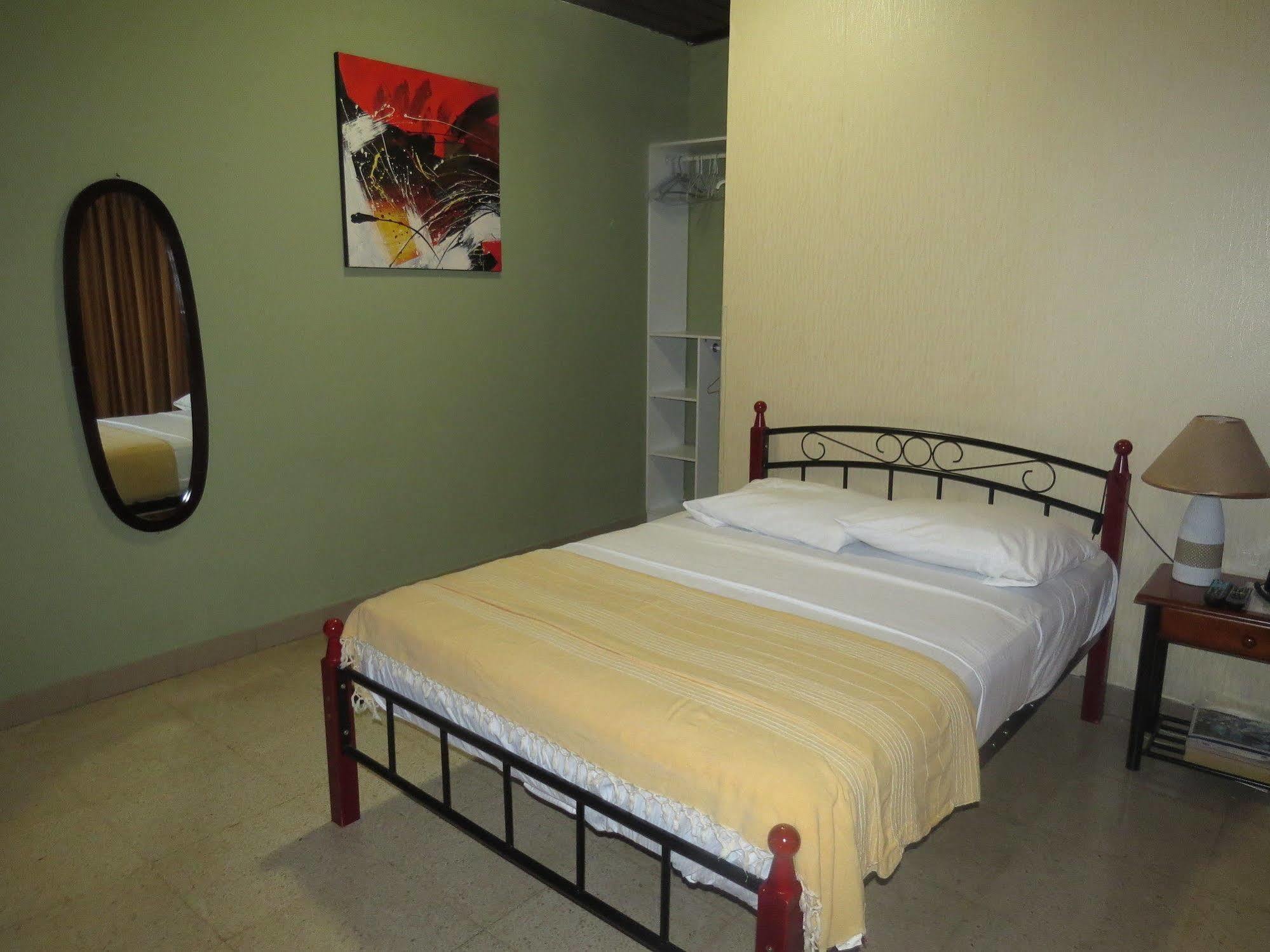 Hostal Cocos Inn Panama City Exteriör bild