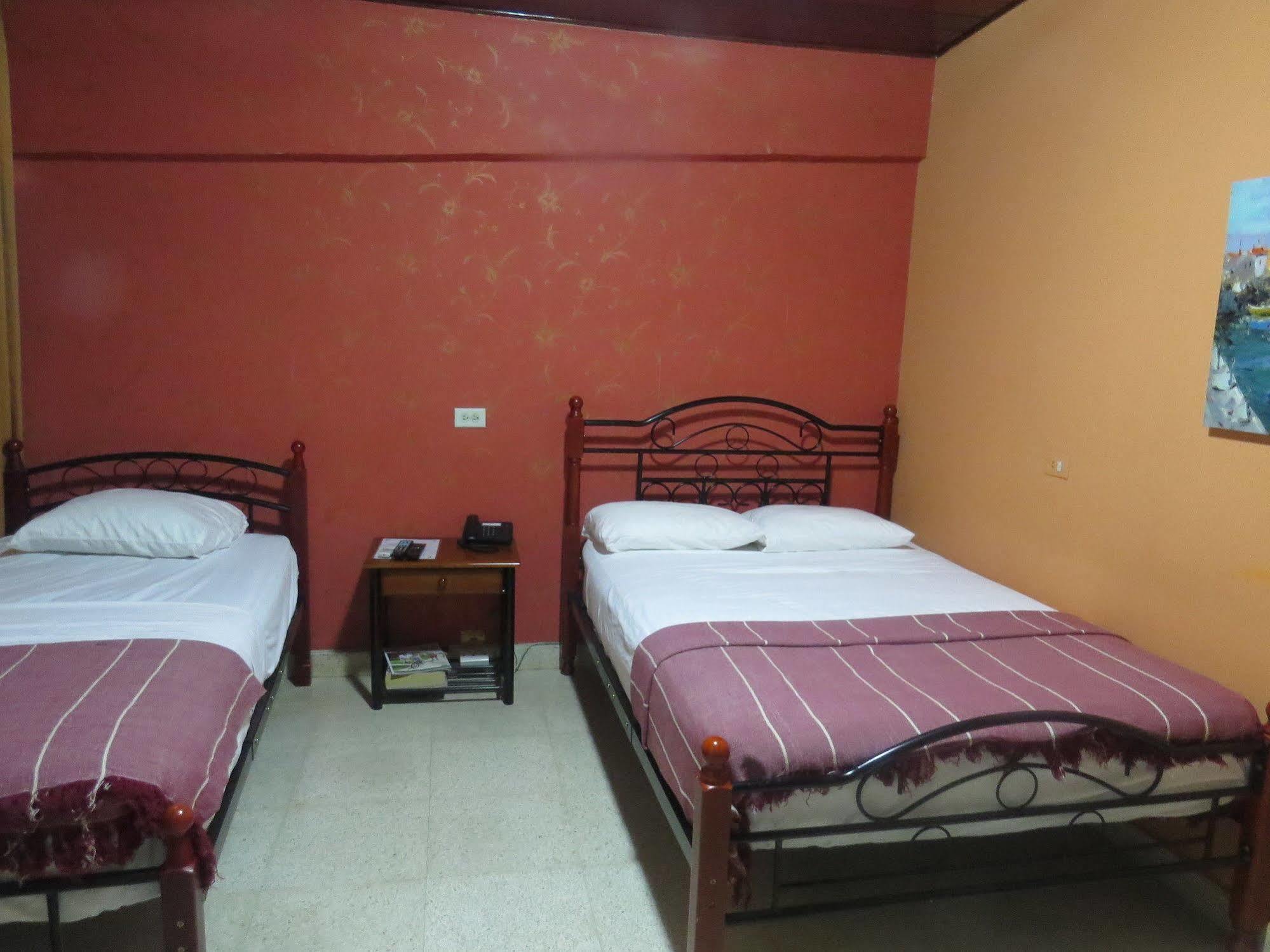 Hostal Cocos Inn Panama City Exteriör bild