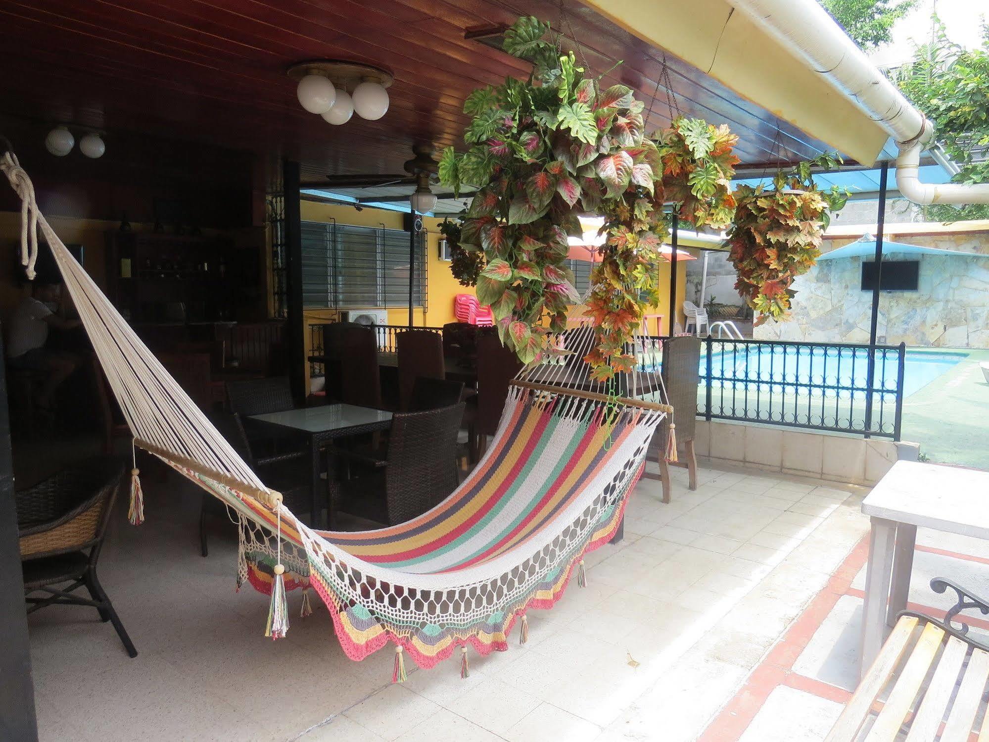 Hostal Cocos Inn Panama City Exteriör bild