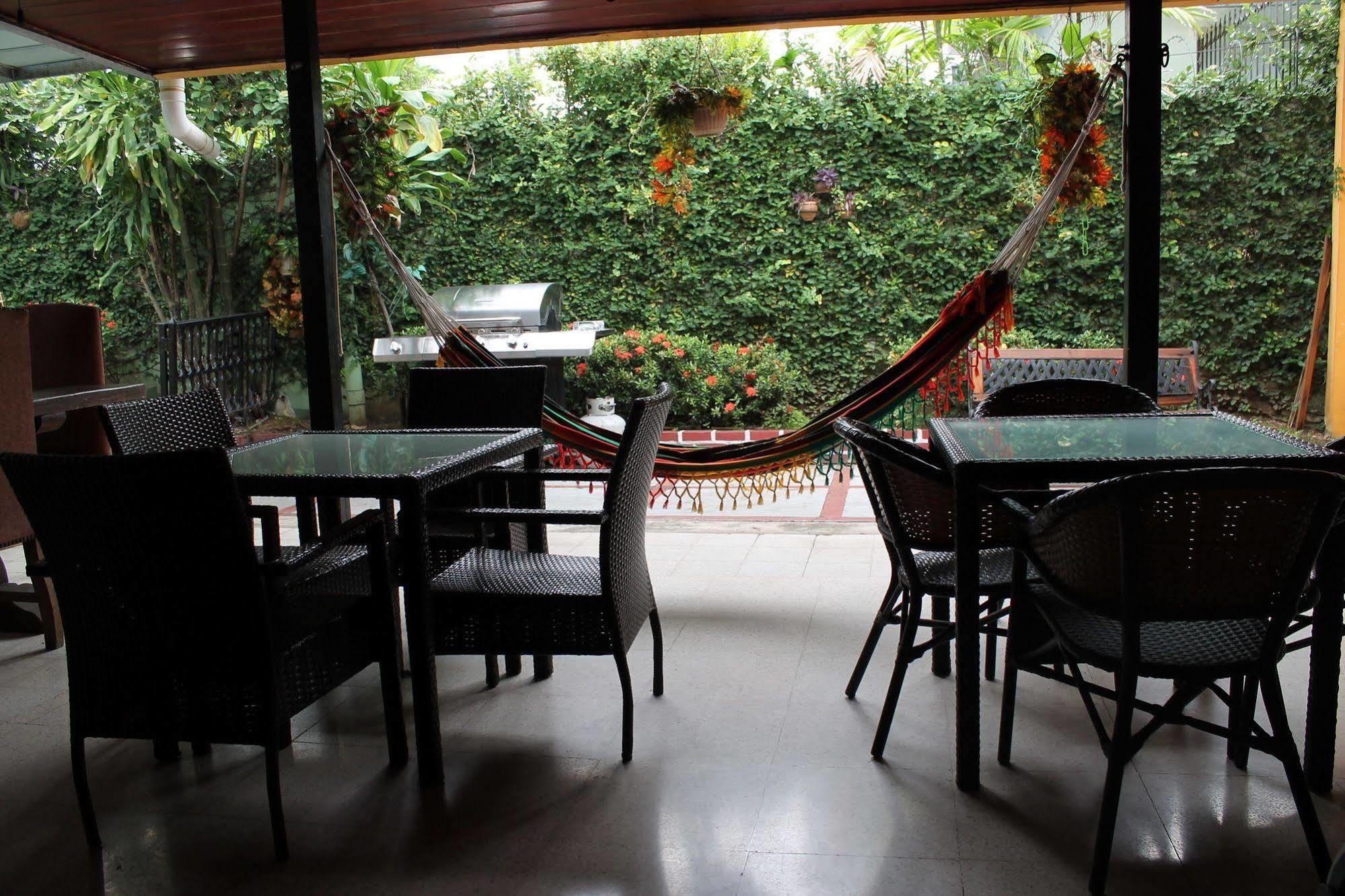 Hostal Cocos Inn Panama City Exteriör bild